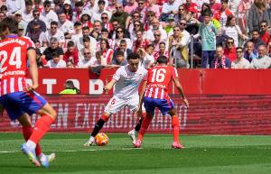 西媒:塞维利亚边锋巴尔加斯腿筋受伤,预计伤缺4-6周&赛季报销