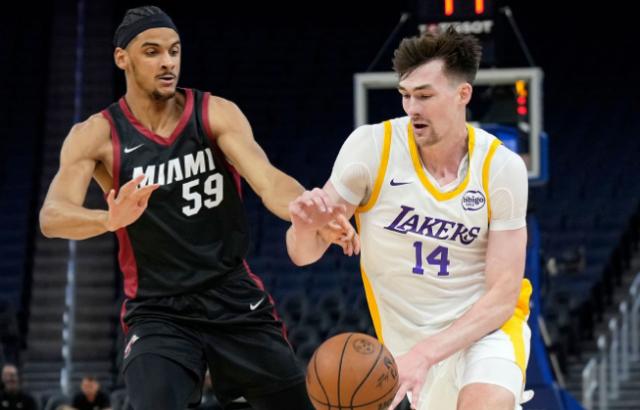 开云com-布朗尼2战仅7分!湖人00后中锋抢戏,浓眉替身是他?