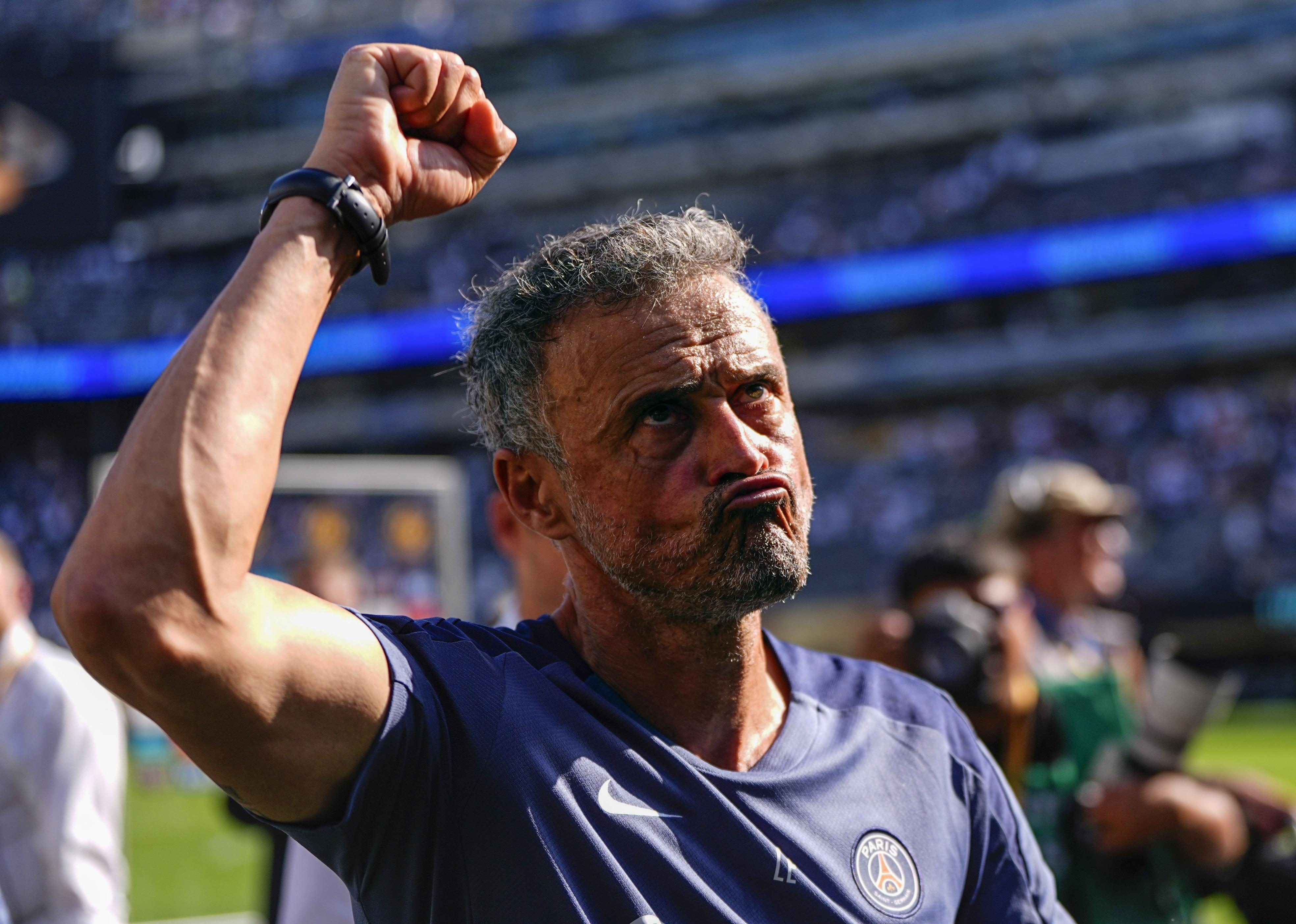 巴黎人报:虽肩锁关节骨折,但恩里克预计仍会现场指挥巴黎的比赛